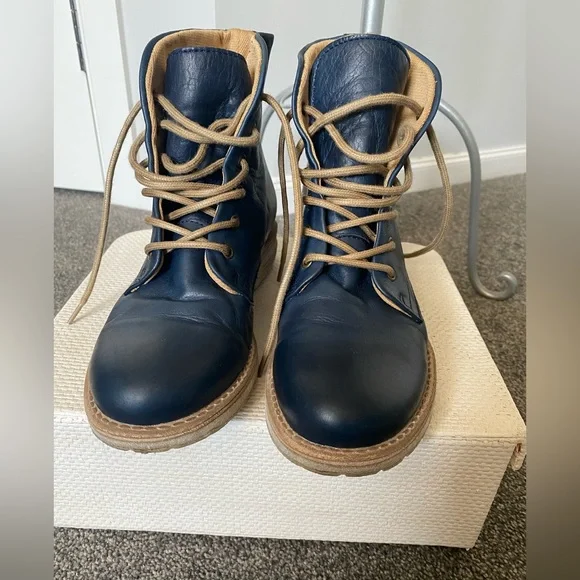 As new, EOS navy blue all leather upper lace up boots - Picture 2 of 6
